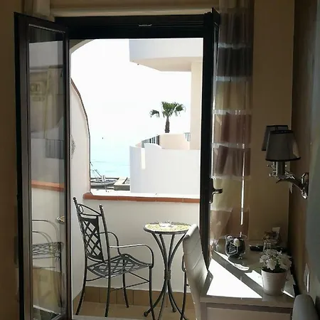 住宿加早餐酒店 Il Mare Degli Dei 勒托阳尼